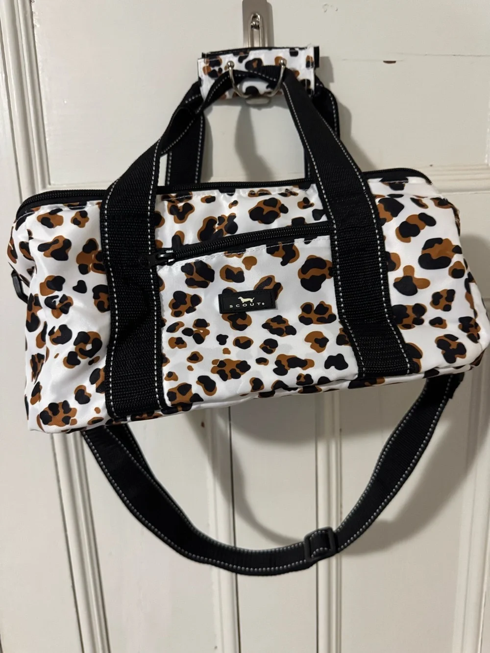 SCOUT Chilly Wonka Leopard Crossbody Soft Cooler Bag